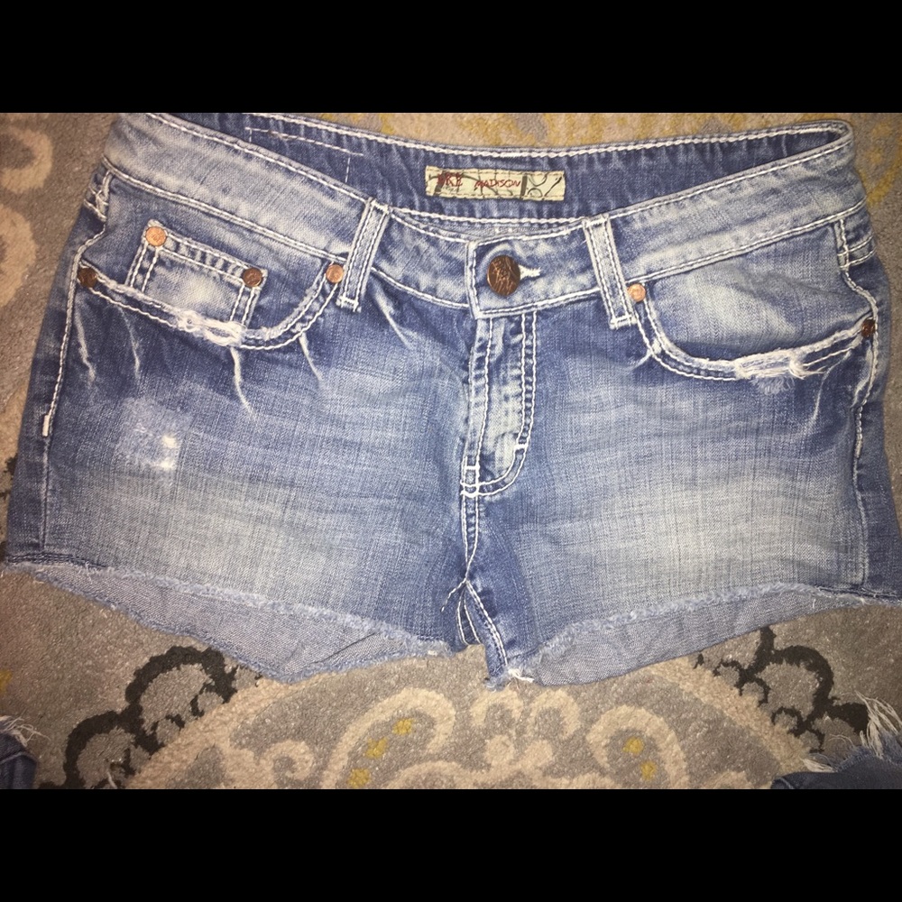 BKE Madison fit denim distressed shorts. Size 28